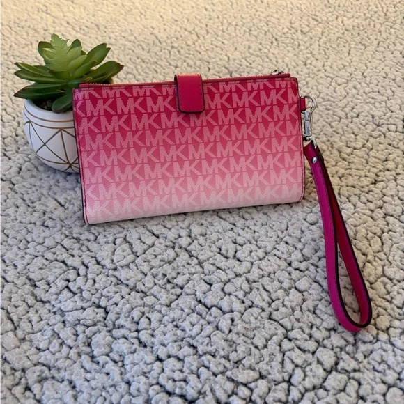 NWOT Michael Kors Ombre Pink Zip Wristlet Clutch Wallet Dragonfruit Pink - Picture 2 of 6